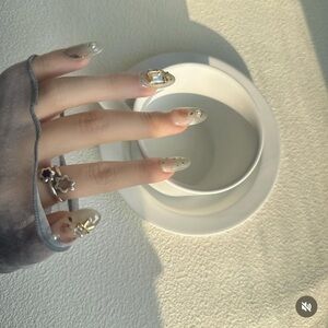 Handmade press on nails. Prep kit included.